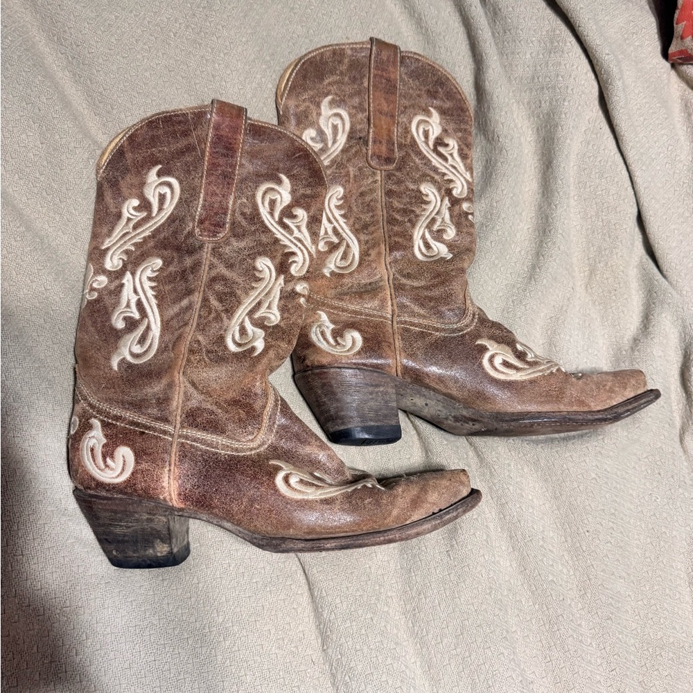 Corral Brown Heeled Cowboy Boots with White Embroidery
